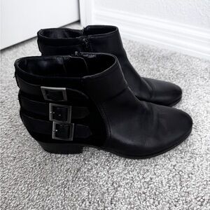 Arturo Chiang Leather Ankle Boots